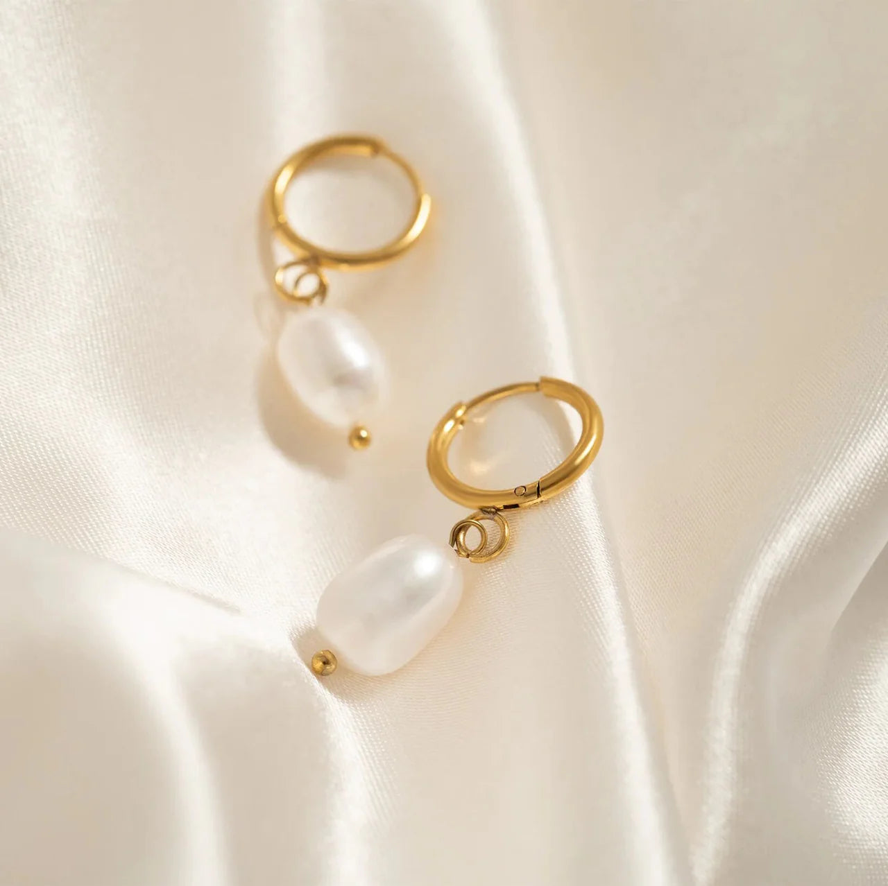 Huggie Hoop with Freshwater Pearl Earring